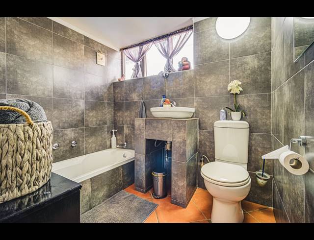 4 BEDROOM HOUSE FOR SALE IN EASTLEIGH